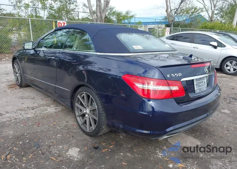 2012 Mercedes-Benz E 550 z USA, uszkodzony, nr VIN WDDKK7DF0CF180730